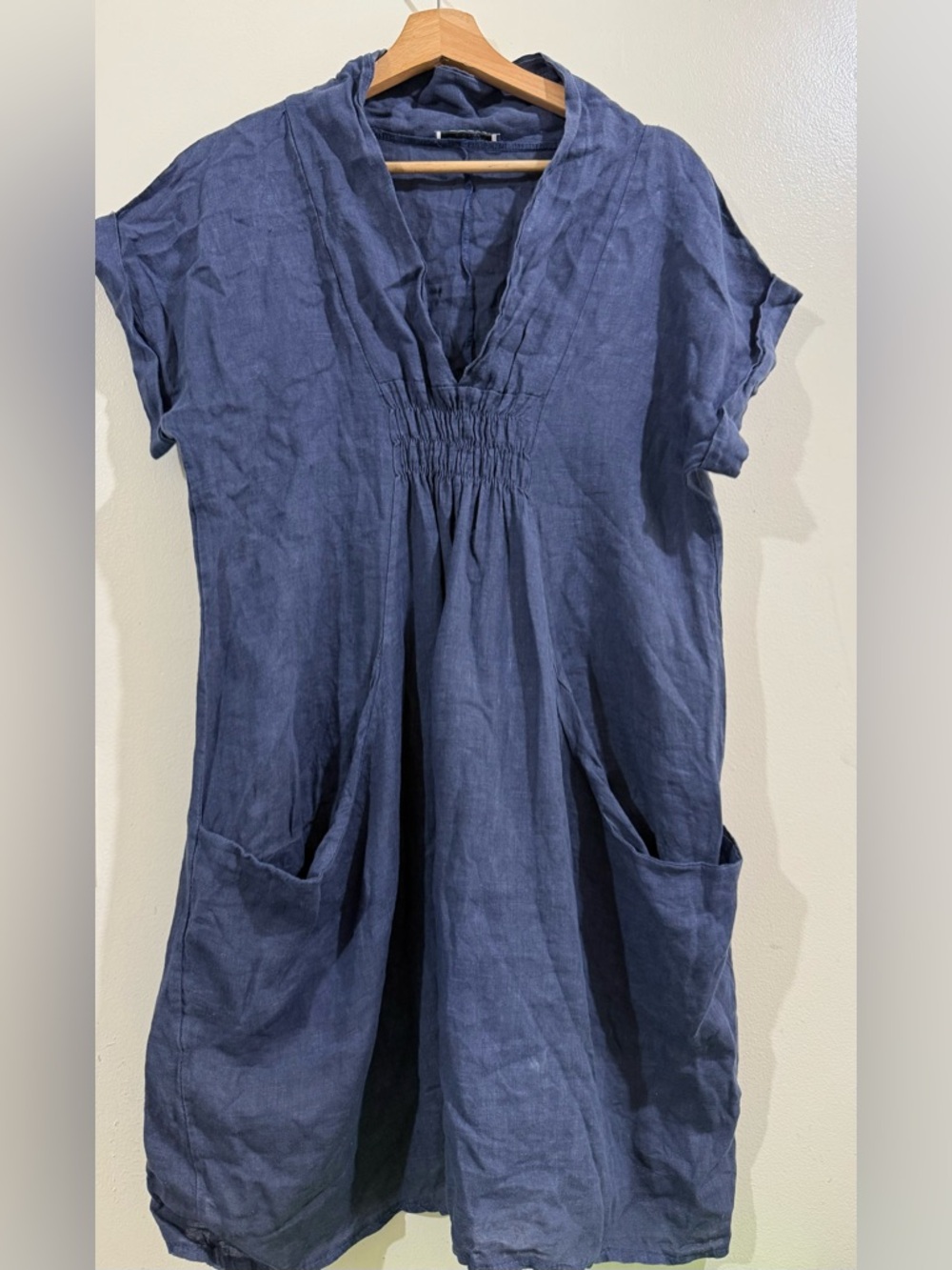Meo meli Women's Navy V-Neck Linen Tunic with Front Pockets